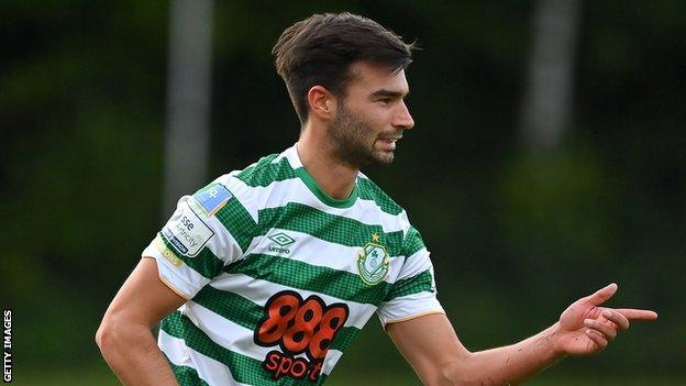 Shamrock Rovers midfielder Danny Mandroiu has signed for Lincoln