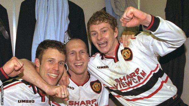 Ole Gunnar Solskjaer (right) with Ronny Johnsen and Jaap Stam