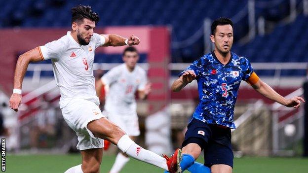 Rafa Mir playing for Spain at Tokyo 2020