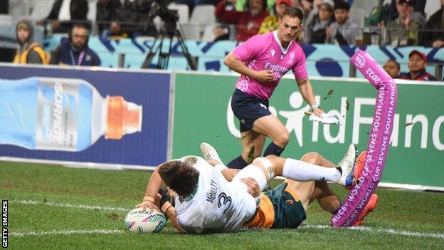 Harry McNulty scores a try