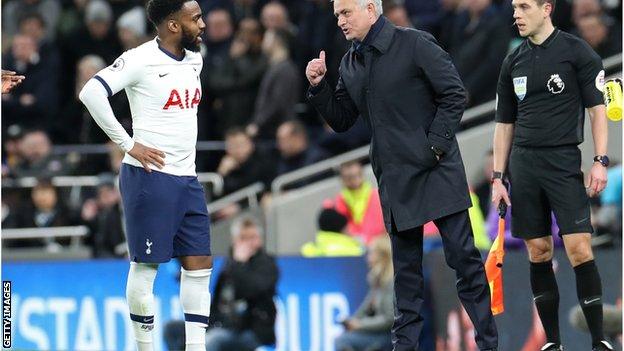 Jose Mourinho speaks to Danny Rose in a game against Liverpool