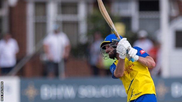 Ned Eckersley in action for Leicestershire