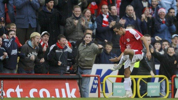 Scott Murray celebrates scoring for Bristol City