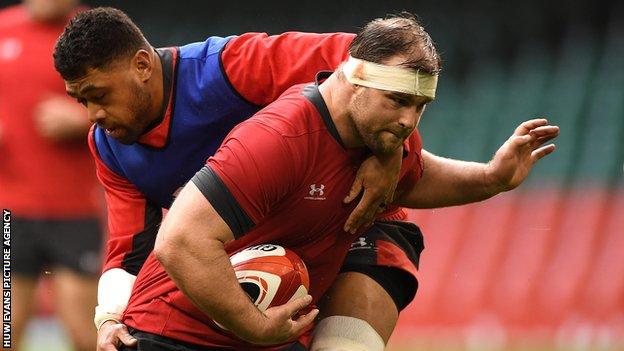 WillGriff John in training with Taulupe Faletau