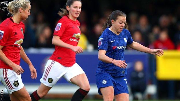 Fran Kirby dribbles with the ball