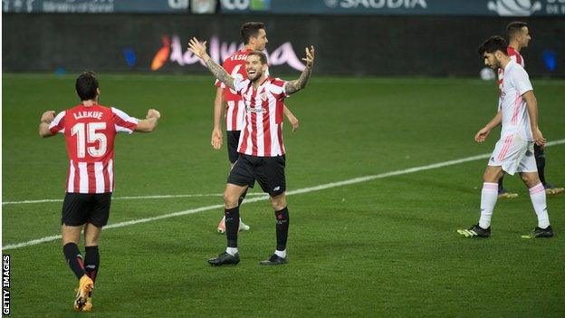 Athletic Bilbao's players celebrate