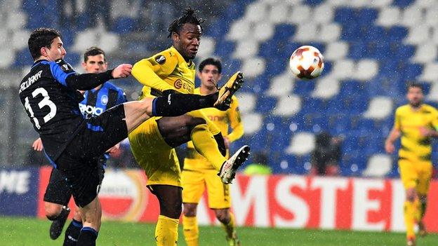 Dortmund's Michy Batshuayi challenges Atlanta defender Mattia Caldara for the ball.