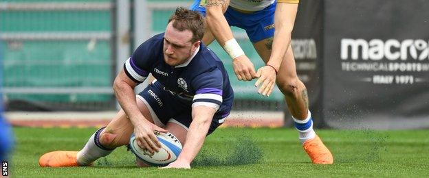 Stuart Hogg scores for Scotland