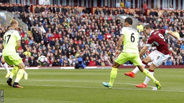 Sam Vokes scores Burnley's goal