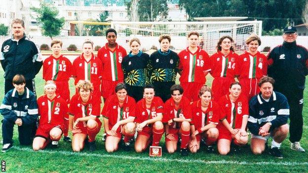 Laura McAllister (back row, second right) and Kath Morgan (front row, second left) before Wales' game against Greece in the 1996-97 season