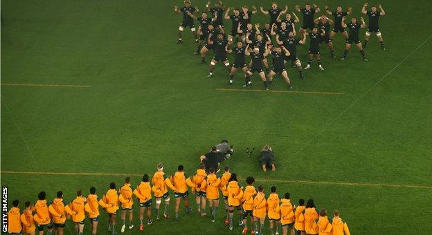 Australia advance on All Black haka