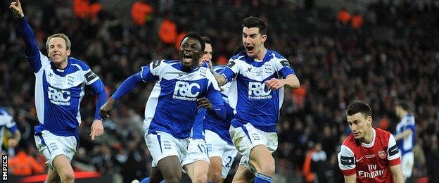 Birmingham City won the 2011 League Cup final three minutes from time when a mix-up between Arsenal pair Laurent Koscielny and Wojciech Szczesny allowed Obafemi Martins to steer the loose ball into an empty net from 12 yards