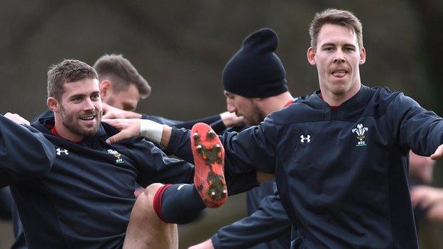 Leigh Halfpenny and Liam Williams in Wales training