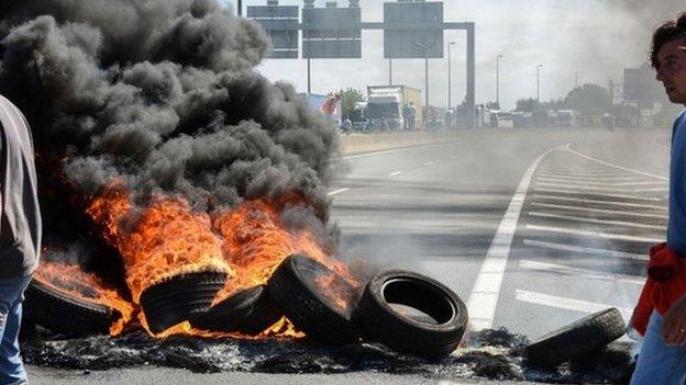 Burning tyres at previous protest by MrFerryLink workers