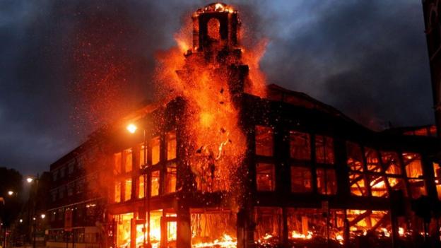 Riots 10 years on: The five summer nights when London burned - BBC News