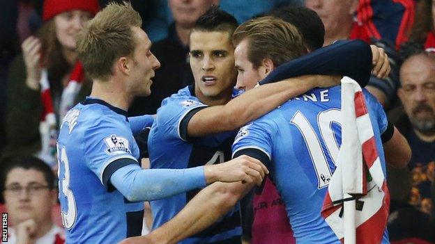 Tottenham players celebrate Harry Kane's opening goal