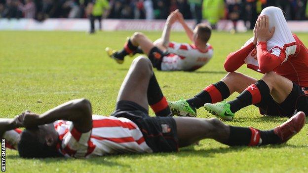 Brentford players sit dejected