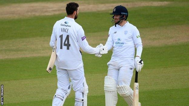 Hampshire's James Vince (left) and Liam Dawson (right)