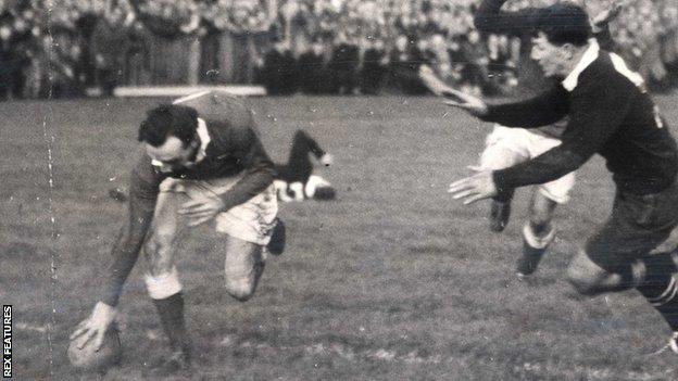 Ken Jones scores Wales' winning try against New Zealand in 1953