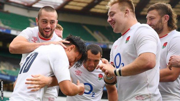 England players congratulate Smith