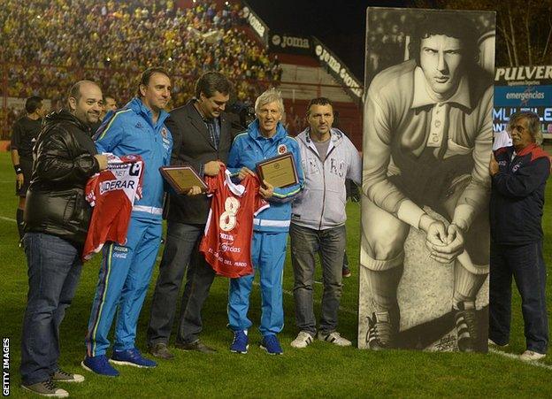 Jose Pekerman receives a special presentation from Argentinos Juniors before a match against Costa Rica