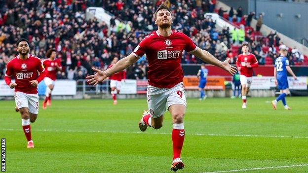 Chris Martin scores for Bristol City