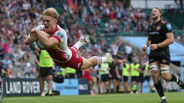 Louis Lynagh in action for Harlequins