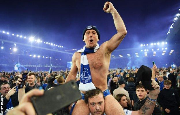 Everton fans celebrate