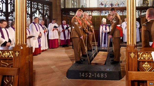 Richard III lowered into the ground