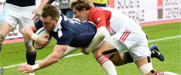 Stuart Hogg dives over to score for Scotland