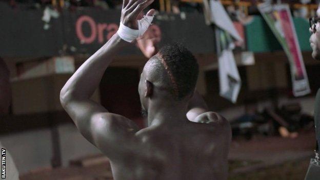 Sadio Mane applauds Senegal fans