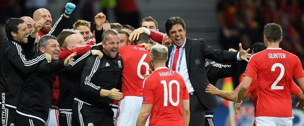 Chris Coleman with Wales players and coaching staff