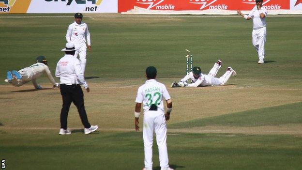 Mohammad Rizwan runs out Rassie van der Dussen