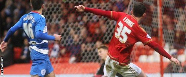 Nottingham Forest's Oliver Burke (right) shoots at goal against QPR