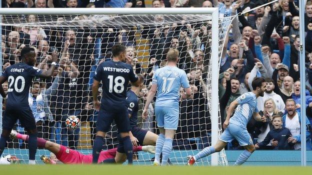 Bernardo Silva puts Manchester City ahead against Burnley