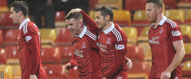 Jonny Hayes (second left)