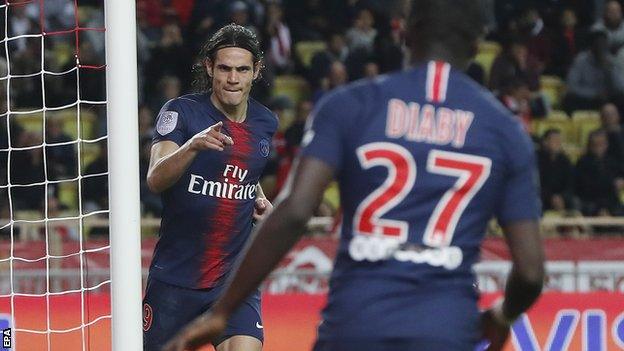 Edinson Cavani celebrates scoring against Monaco