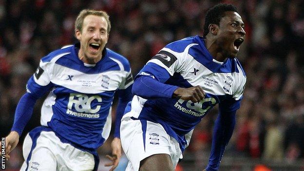 Obafemi Martins scores the winning goal in the 2011 League Cup final