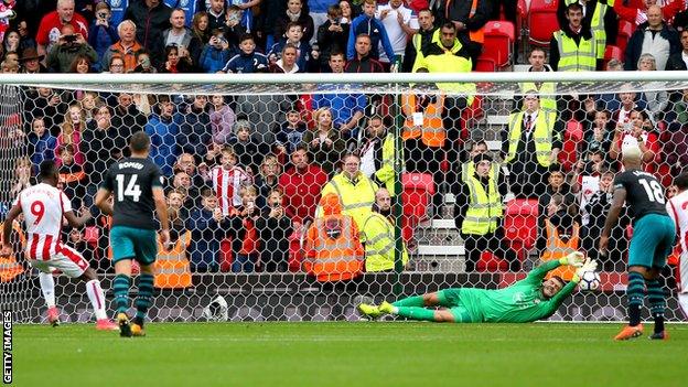 Saido Berahino and Fraser Forster