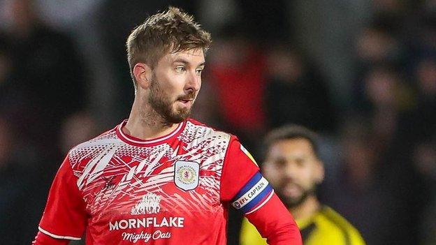 Macclesfield-born Luke Murphy has agreed a deal with his hometown club after leaving Crewe over the summer