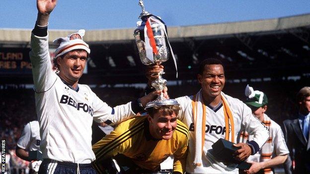 Andy Dibble (centre) celebrates Luton Town's League Cup win in 1998 with team mates Steve Foster and Brian Stein.