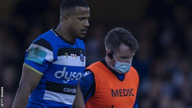 Bath's Anthony Watson comes off injured against Saracens