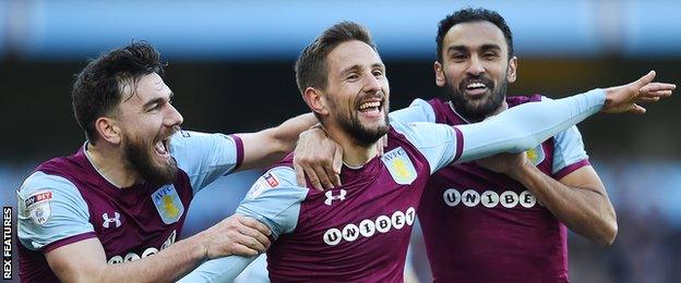 Aston Villa celebrate Conor Hourihane's goal