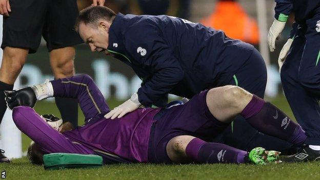 Republic of Ireland keeper Rob Elliot