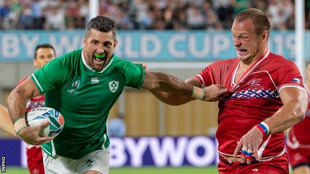 Rob Kearney on his way to scoring Ireland's opening try in the second minute