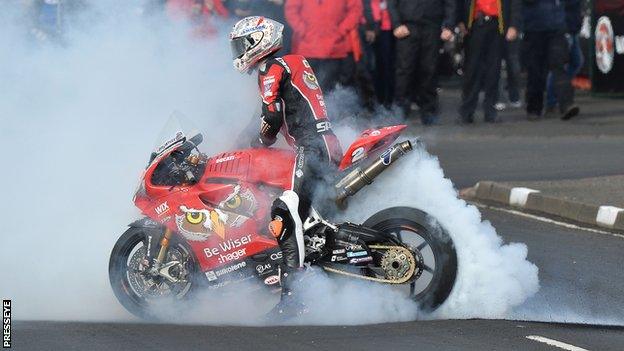 Glenn Irwin celebrates his win in the feature Superbike race at the 2017 North West 200