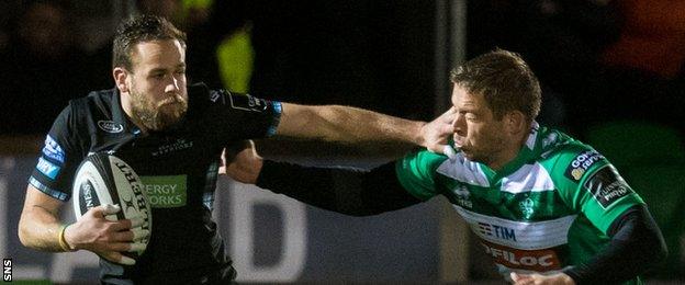 Ruaridh Jackson playing for Glasgow Warriors against Benetton