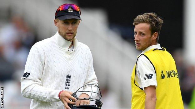 England's Joe Root and 12th man Billy Root during a Test against South Africa in 2017