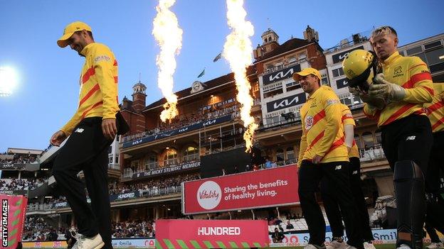 Trent Rockets walk out to field at the Oval