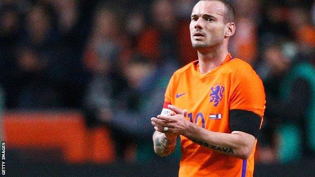 Johan Cruyff tribute during Netherlands v France